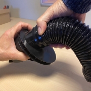 Sustitución de la manguera de llenado del saco exterior Kirby